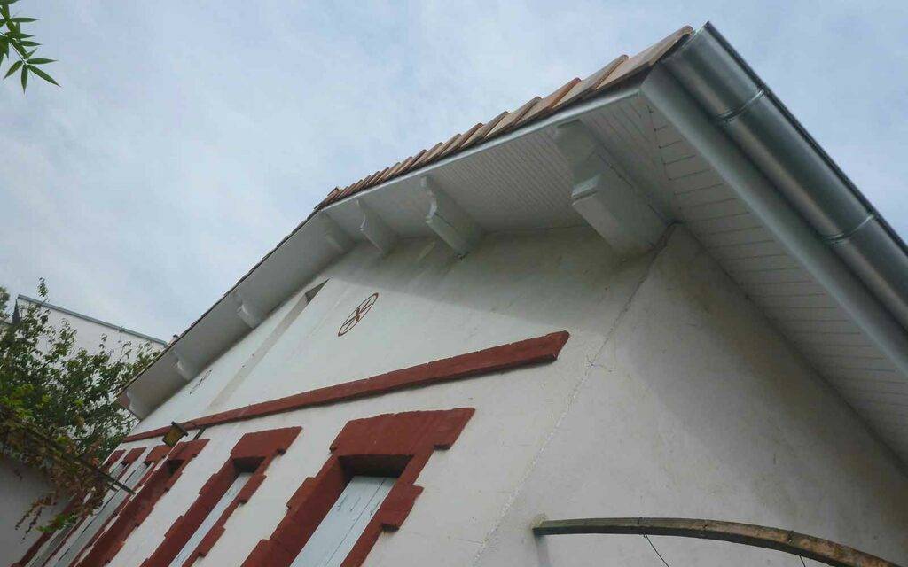 Calcul de la surface de sa toiture avant intervention couvreur à Castres